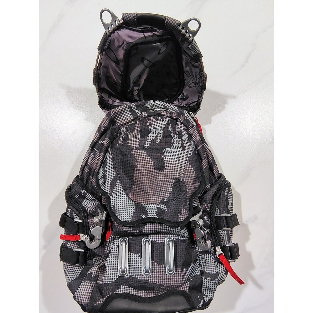 Oakley Kitchen Sink Tactical Field Gear Backpack Bag Digicam Camo Y2K - Picture 7 of 16